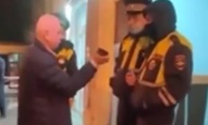 Пьяный судья из Симферополя угрожал полицейским «ксивой» после ДТП. Видео