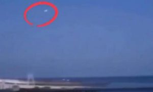 Очевидцы сняли на видео полыхнувший над Сочи метеорит