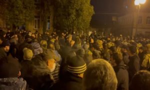 Девять часов продолжался штурм абхазского парламента