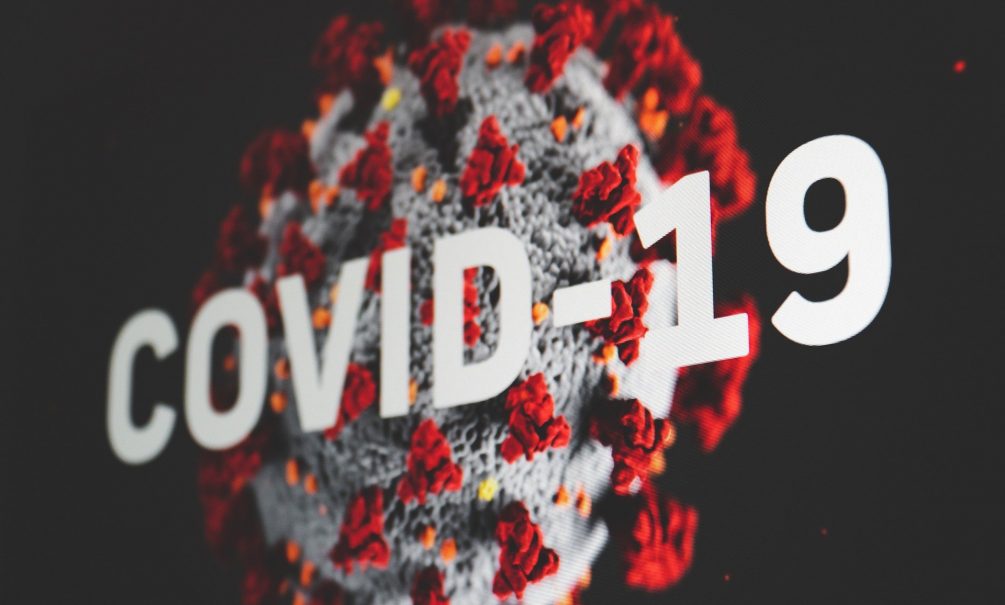 Грипп, ОРВИ и не только: врач рассказал, под какие болезни «маскируется» COVID-19 