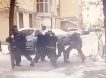 В Москве дворники устроили массовую драку из-за снега и попали на видео