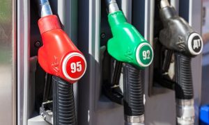 «100 рублей за литр»: эксперт рассказал, когда в России резко подорожает бензин