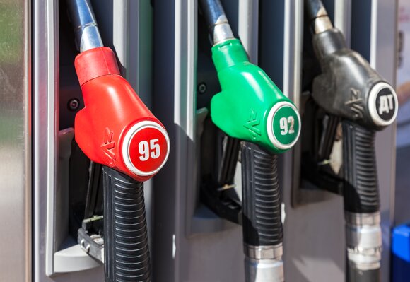 «100 рублей за литр»: эксперт рассказал, когда в России резко подорожает бензин 