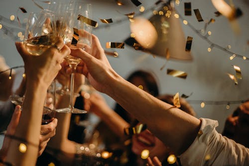 В Госдуме потребовали ограничить продажу алкоголя в Новогодние праздники 