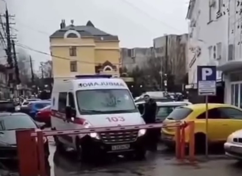 В Симферополе охранник частной парковки отказался открывать шлагбаум для скорой помощи 