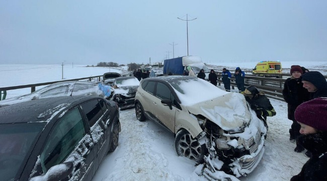 На трассе в Тульской области столкнулись более 50 автомобилей 