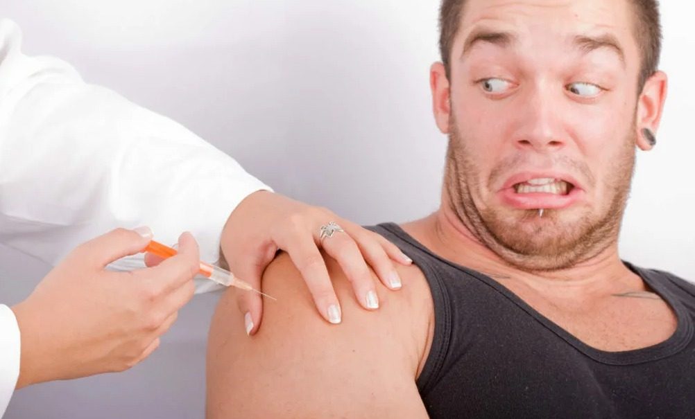 Иммунолог оценил эффективность вакцин против “омикрона” 