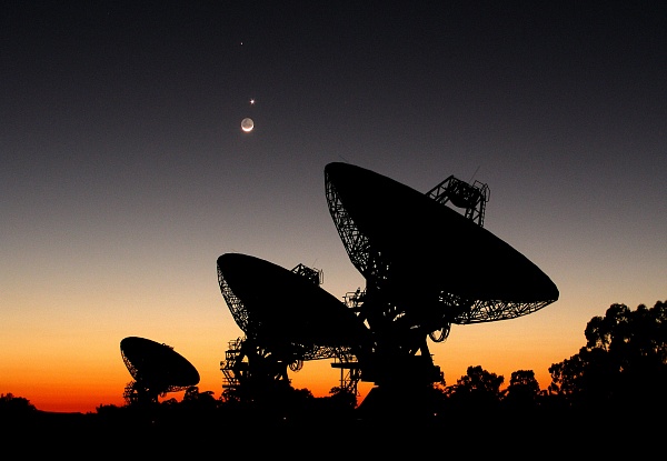 «Это было жутко»: астрономы обнаружили в космосе загадочный источник радиосигналов 