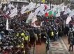 В Киеве снова беспорядки: митингующие пошли на штурм Рады