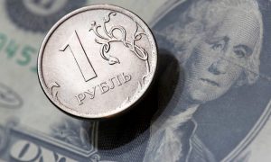 Эксперт рассказал россиянам, когда стоит покупать и продавать рубли