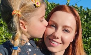 «Какое же счастье»: Юлия Савичева увидела дочь спустя полтора года разлуки
