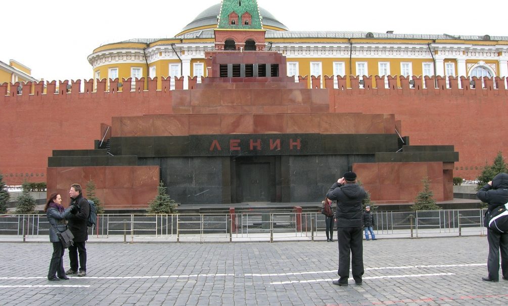 КПРФ и ЛДПР схлестнулись из-за планов перезахоронения Ленина 