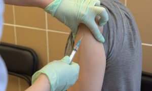 Минздрав назвал новые противопоказания к прививке от коронавируса
