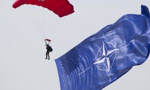 «Не бомбу же бросать»: эксперты назвали главные итоги переговоров о нерасширении НАТО