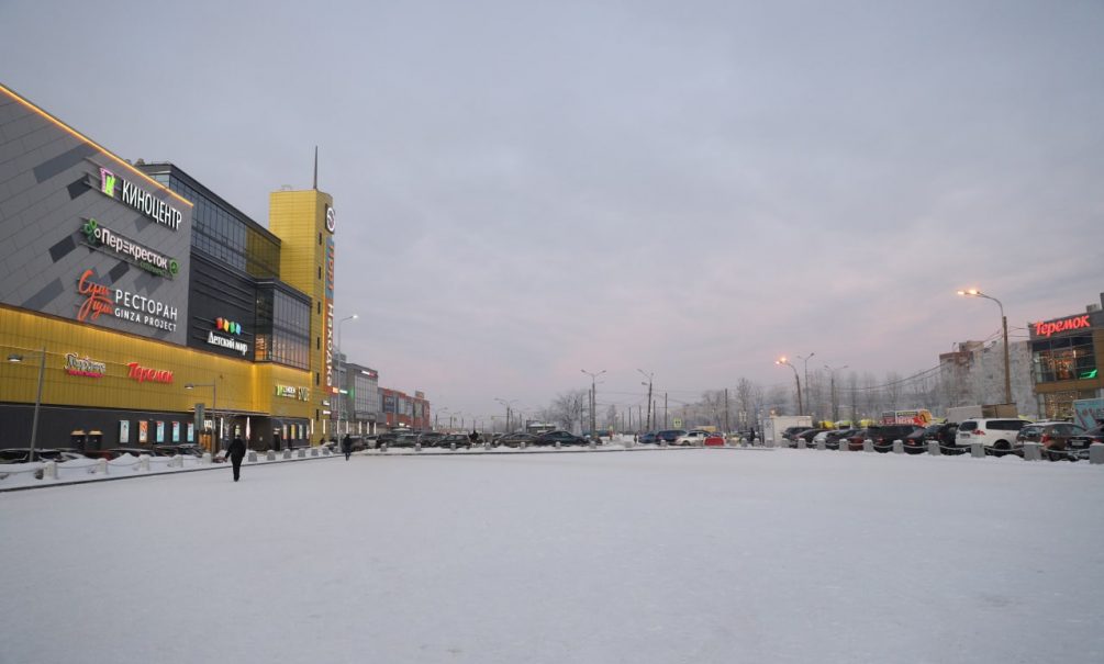 Автомобилисты не пользуются открытыми под Новый год перехватывающими парковками 