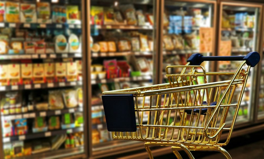 «Буханку хлеба или пакет молока»: ретейлеры готовы ограничить наценку на базовые продукты 