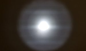 Светящийся шар, попавший на камеру видеонаблюдения, обескуражил исследователей паранормального