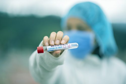 Дело за фиктивную вакцинацию, более миллиона новых заболевших в США, «омикрон» захватывает мир : ковидные новости на 11 января