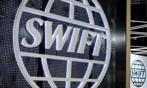 СМИ: Россию могут отключить от SWIFT в течение нескольких дней. Что будет после этого?