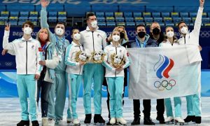 В крови одного из российских фигуристов обнаружен допинг. Организаторы ОИ перенесли церемонию награждения