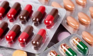 «Придется лечиться подорожником»: эксперты предупредили о резком росте цен на лекарства