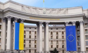 Украина призвала своих граждан срочно покинуть Россию