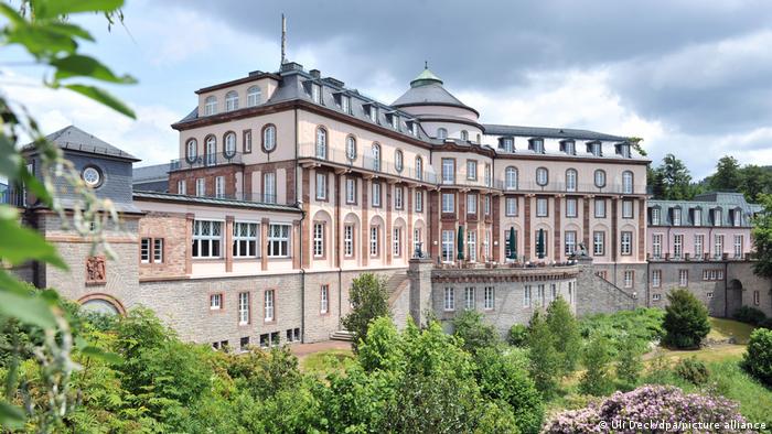 У дочери и зятя Назарбаева нашли роскошный дворец, виллу и два отеля в Баден-Бадене 