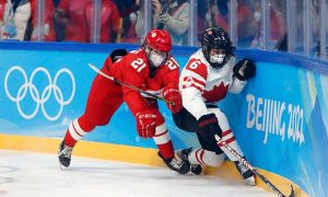 Хоккеистки России и Канады сыграли на Олимпиаде в медицинских масках