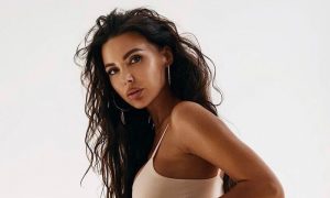 «А подарки, наверное, из пластилина?»: Самойлову высмеяли за розыгрыш с фальшивыми деньгами