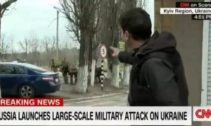CNN: российские десантники захватили аэропорт под Киевом