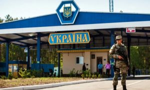 Около 20 стран призвали своих граждан покинуть Украину перед 