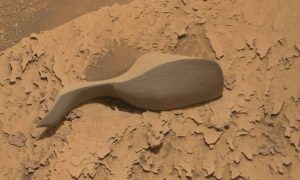 Марсоход Curiosity сфотографировал странный объект на поверхности Красной планеты