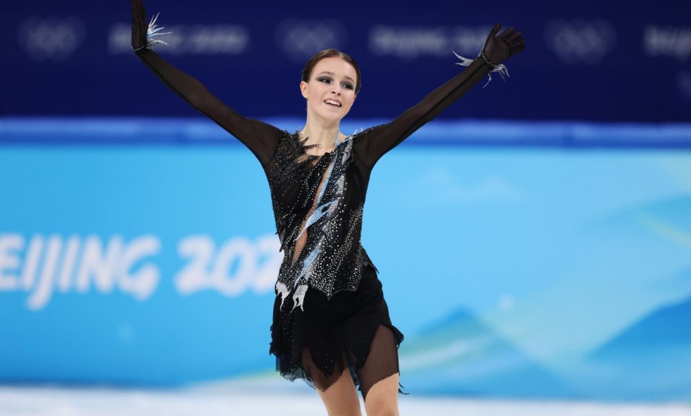 Анна Щербакова стала олимпийской чемпионкой в одиночном фигурном катании. Валиева - четвертая 