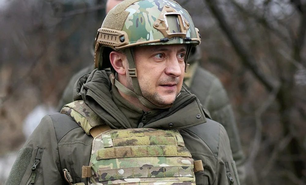 Зеленский не сдается: президент Украины объявил всеобщую мобилизацию и призвал гражданских вооружаться 