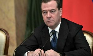 «Приезжают миллионы, живут по собственным законам и понятиям»: Медведев рассказал, как решить проблемы с мигрантами