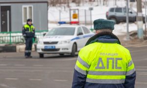 Гаишники в Ярославле начали раздавать повестки водителям