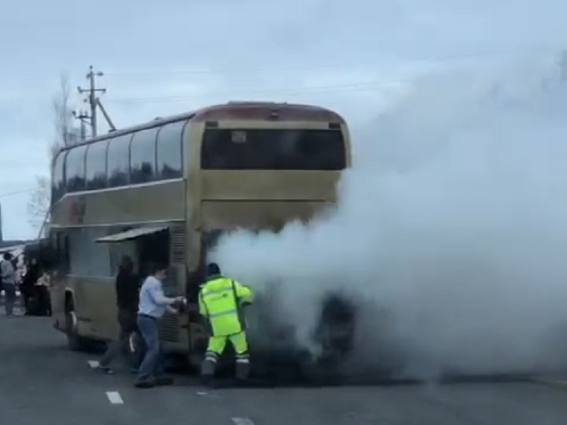 Автобус с донецкими беженцами загорелся на липецкой трассе 