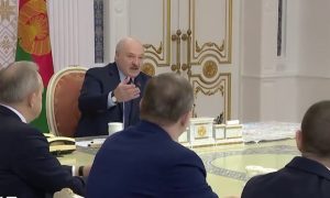 «Позвонить было трудно! Мерзавец!»: Лукашенко заявил, что министр обороны Украины знал о возможной спецоперации