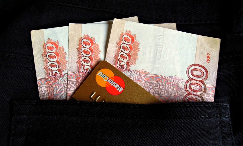 Банкам рекомендовали не назначать штрафы и пени по кредитам россиян 