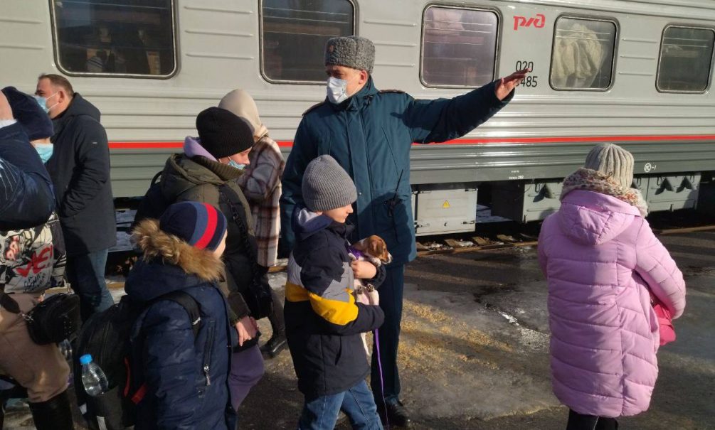 «Пришлось собраться и тикать»: в Воронеж прибыло в два раза больше беженцев, чем ожидалось 