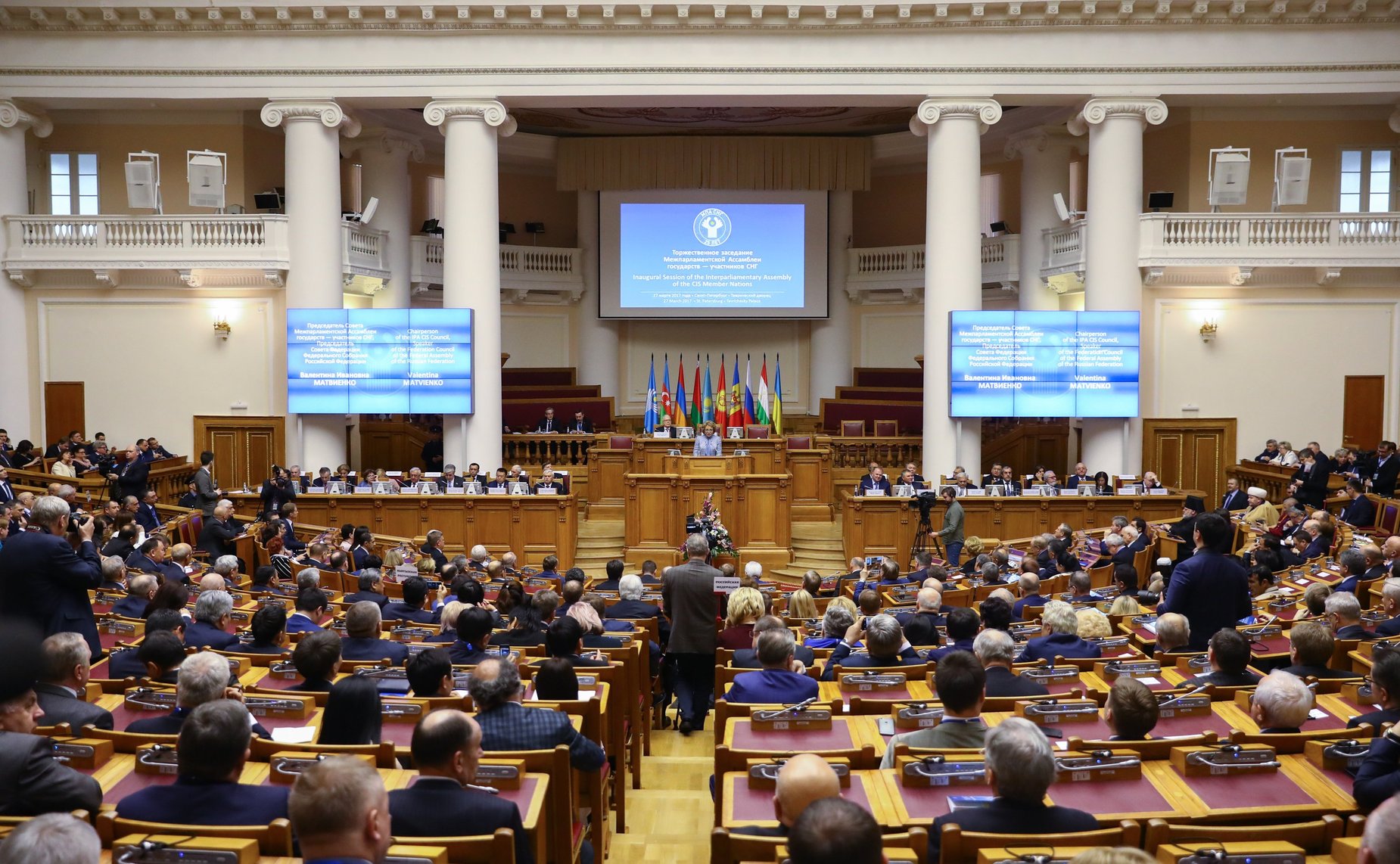 Законодатель это. Законодатель. Межпарламентская Ассамблея СНГ фото. Принятие Российской Федерации в совет Европы. Делегация российских законодателей.