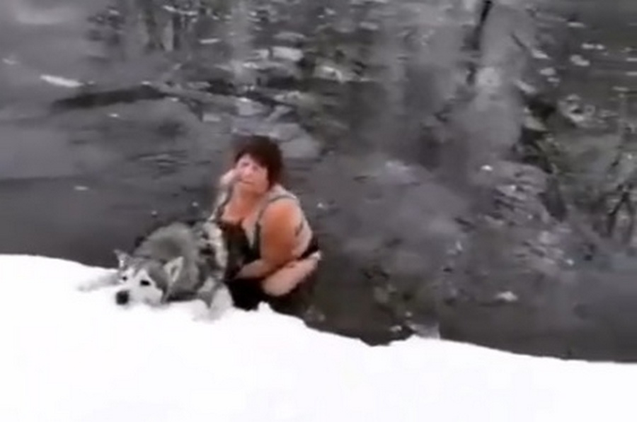 В Воронежской области женщина прыгнула в ледяную воду, чтобы спасти хаски 