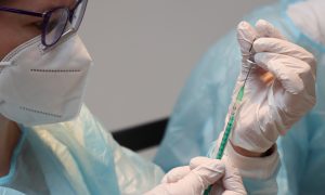 Минздрав сообщил о новых побочных эффектах  вакцины «Спутник V»