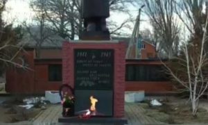 Стало известно, почему на воинском мемориале под Таганрогом установили телек вместо 