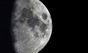 Китайская «бомба»: на обратной стороне Луны взорвался обломок ракеты