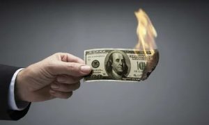 Экономист спрогнозировал массовый отказ от доллара в 2022 году