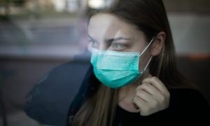 «На войне насморков нет»: врач объяснил, как стресс от новостей может победить пандемию COVID-19