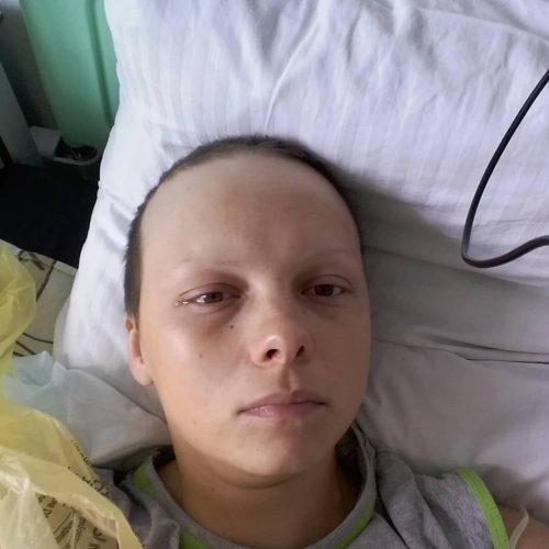 «Они загоняют меня в тупик»: мать двоих детей с последней стадией онкологии засудили страховщики