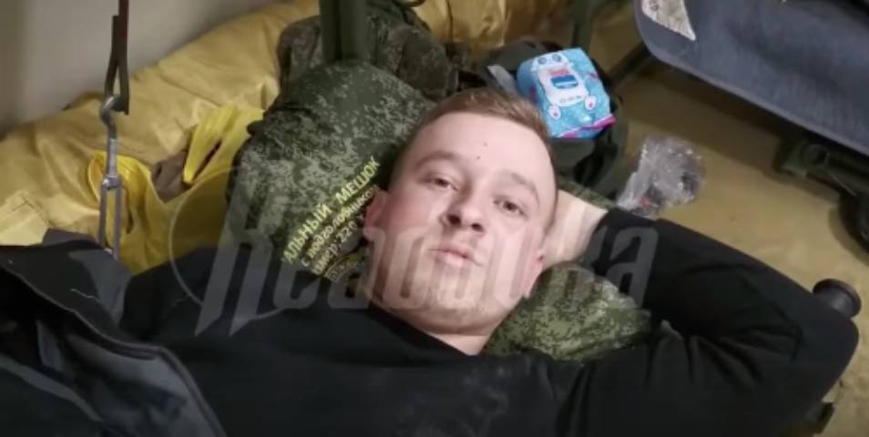 Российские военные спасли раненого украинского националиста, которого бросили свои в суматохе 