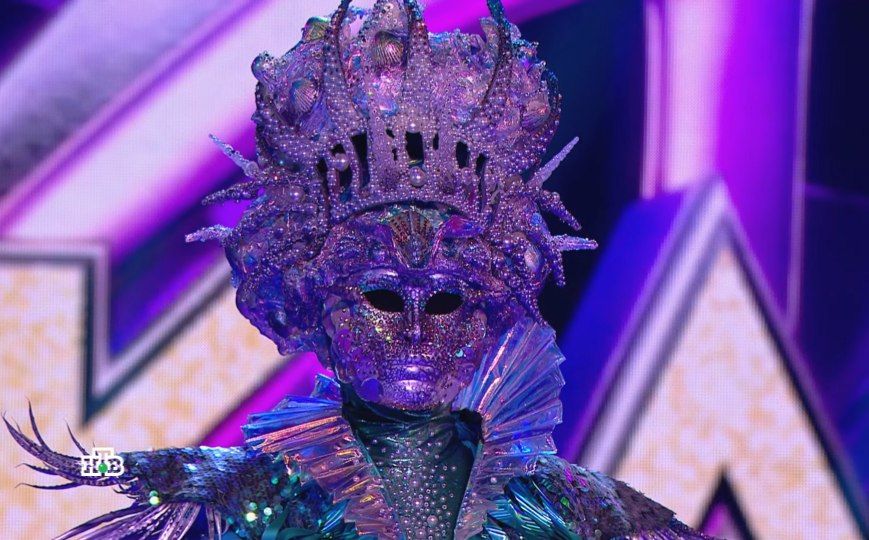 Судьи шоу «Маска» раскрыли скрывавшуюся в костюме Осьминога артистку
